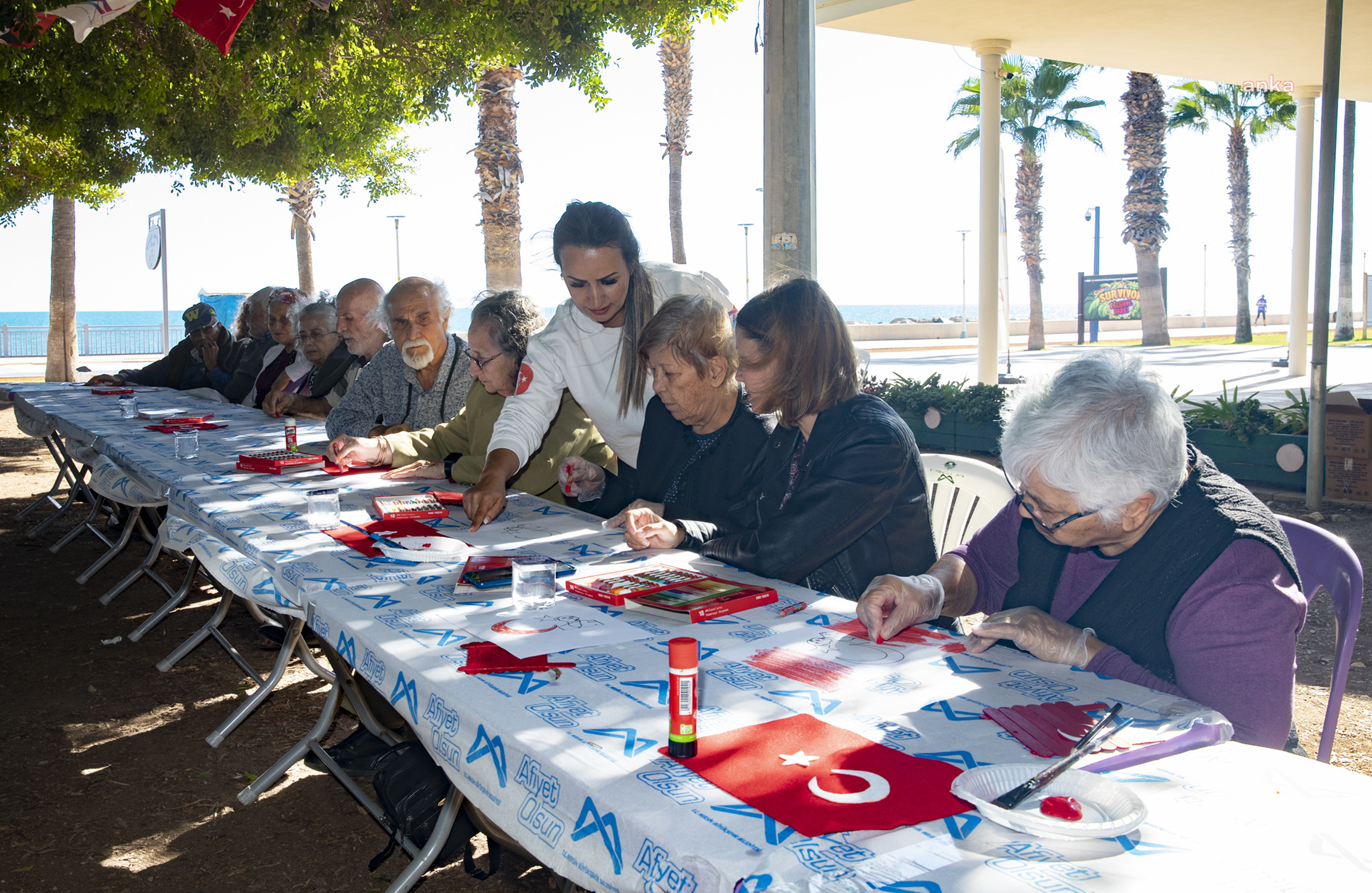 Mersin Gülümse Alzheimer Yaşam Merkezi sakinleri Cumhuriyet Bayramı'nı kutladı