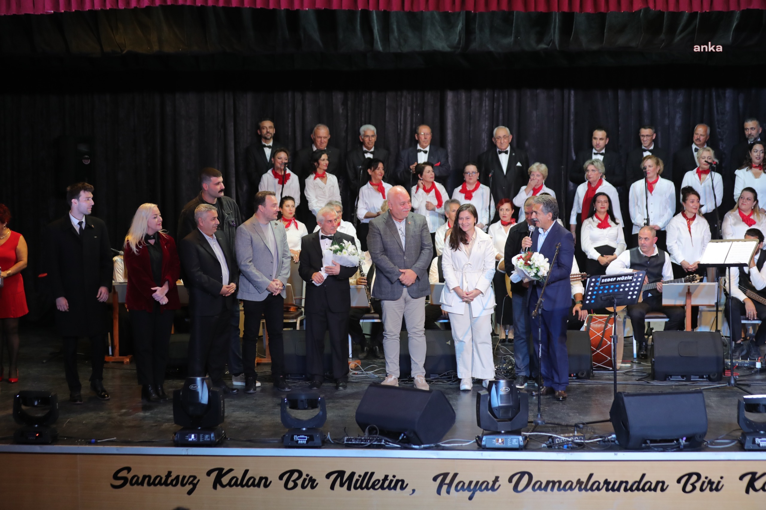 Gemlik Belediyesi Cumhuriyet Konseri düzenledi