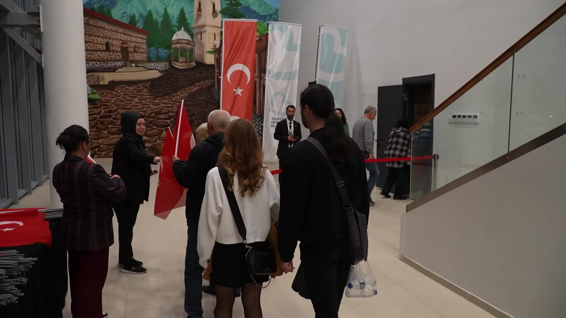 Balıkesir’de operanın ikizleri Cumhuriyet için söyledi