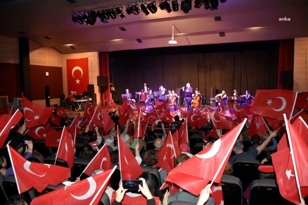 Karadeniz Ereğli Belediyesi'nin Cumhuriyet Bayramı etkinlikleri, İzmit Belediyesi Kent Orkestrası konseri ile başladı