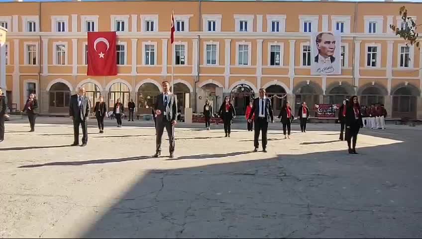 Edirne’de öğretmenlerden Cumhuriyet’e özel zeybek gösterisi