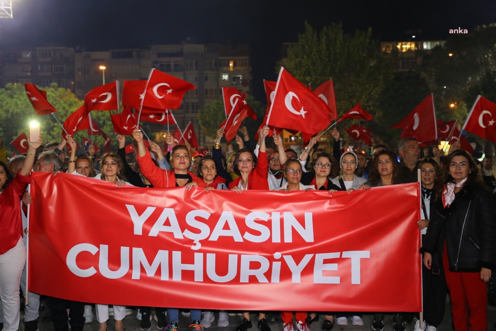 Karabağlarda coşkulu Cumhuriyet Korteji