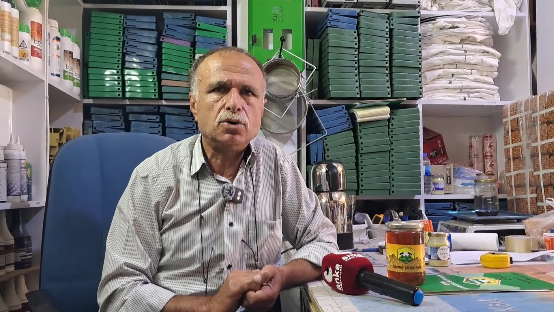 HARÜM Müdürü Özkırım, Artvin'de arıcılarla toplantı yaptı: "Tropililas dediğimiz yeni bir hastalık var, arıcılara nasıl kontrol edeceklerini gösterdik"