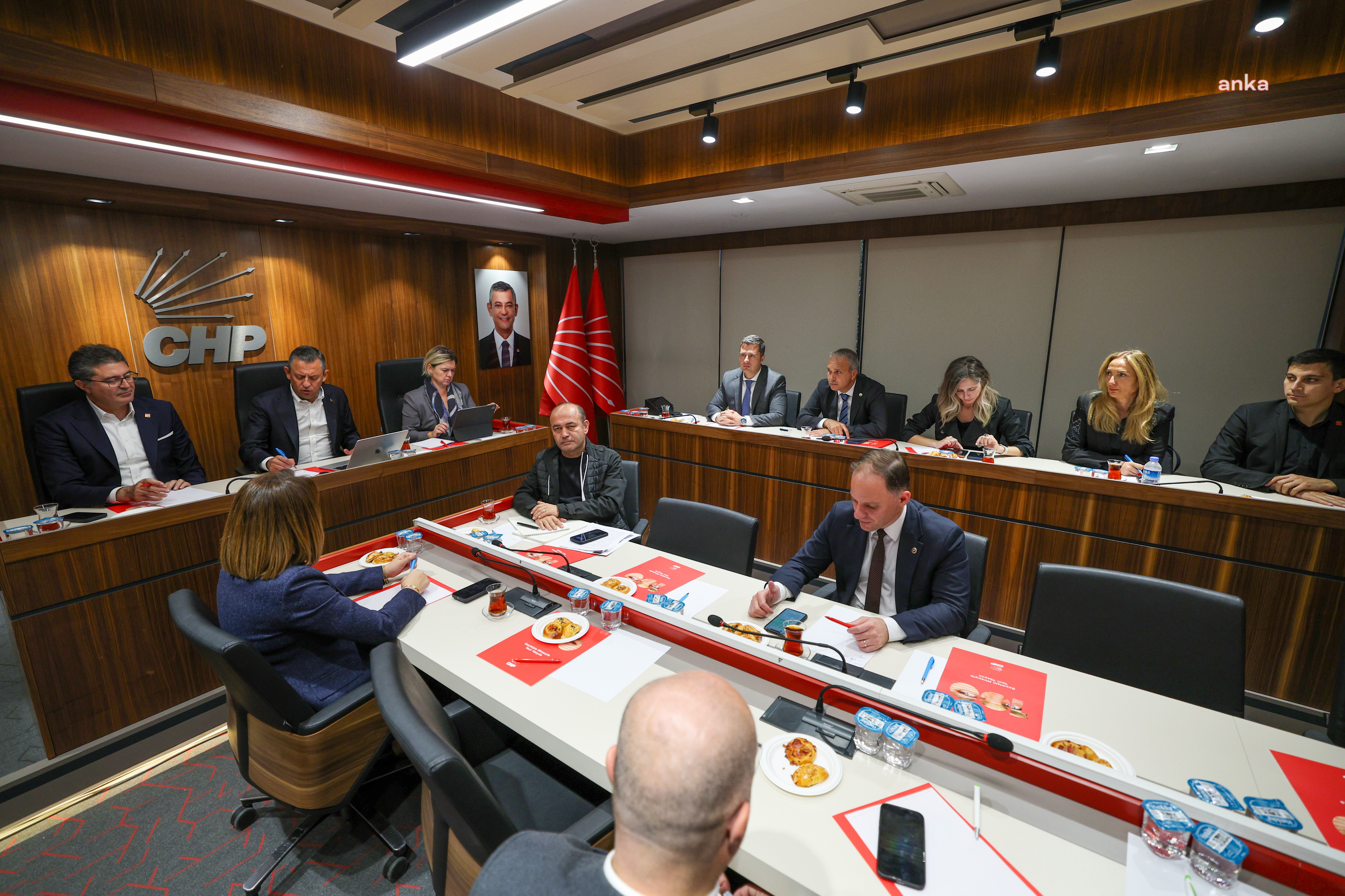 CHP MYK, bakan-gölge bakan görüşmelerinin devam etmesini kararlaştırdı