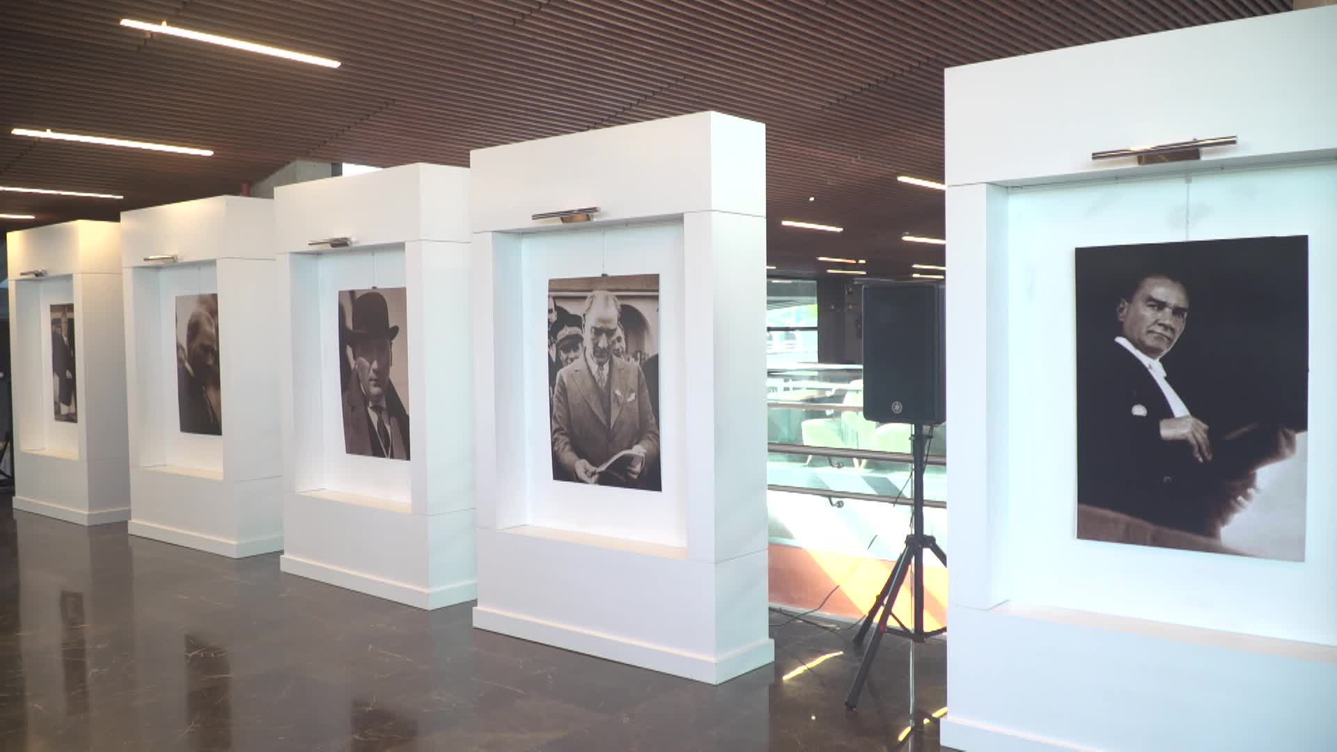 Osmangazi’de “Atatürk ve Cumhuriyet Fotoğrafları Sergisi” ziyarete açıldı