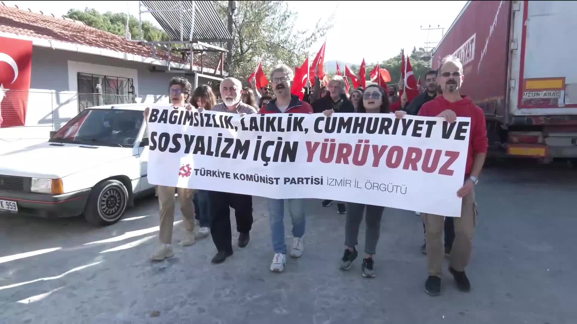 TKP İzmir Örgütü, Cumhuriyet Bayramı’nda kaçak tarikat yurdunu protesto etti