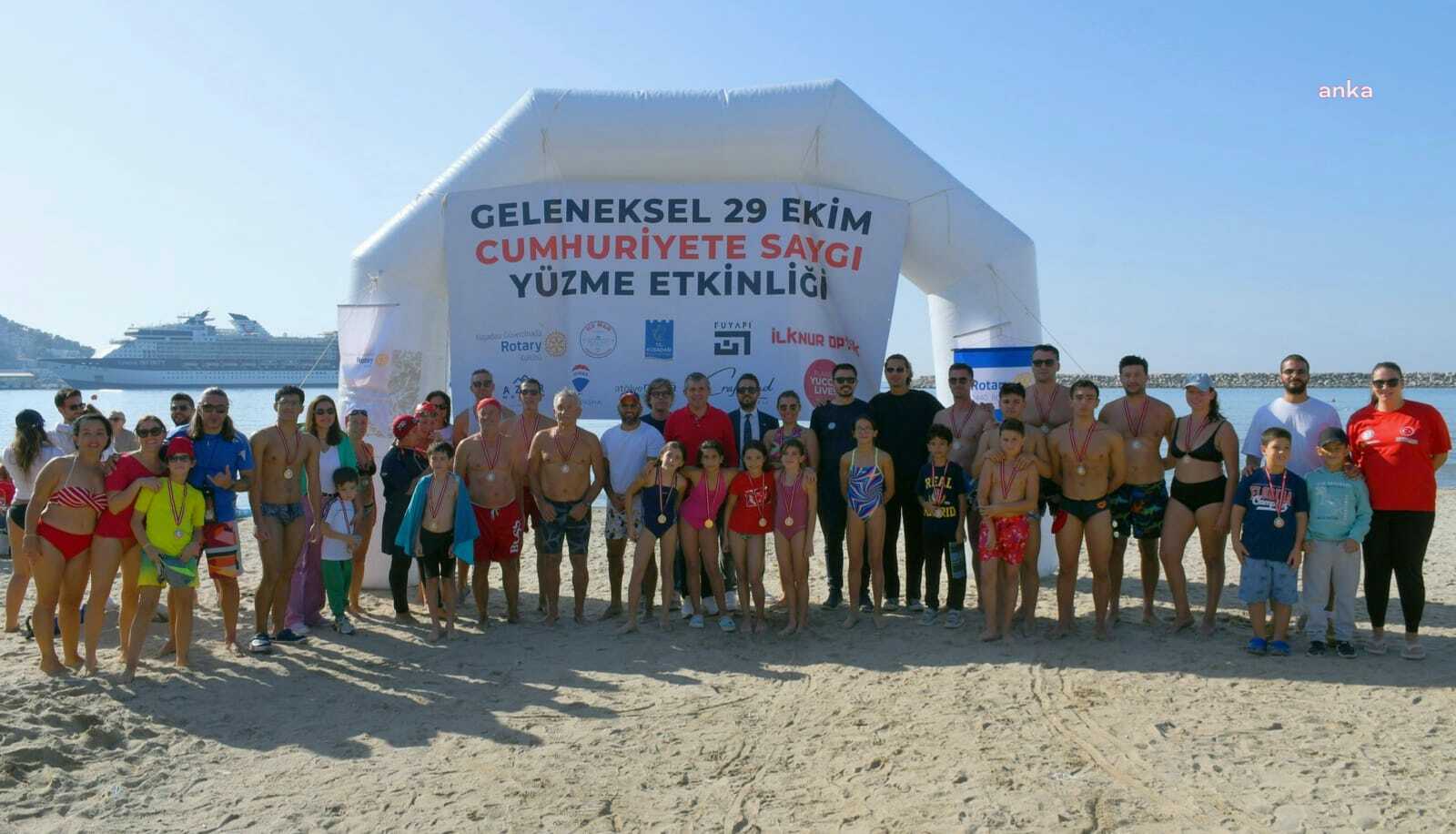 Kuşadası’nda kulaçlar, Cumhuriyet için atıldı