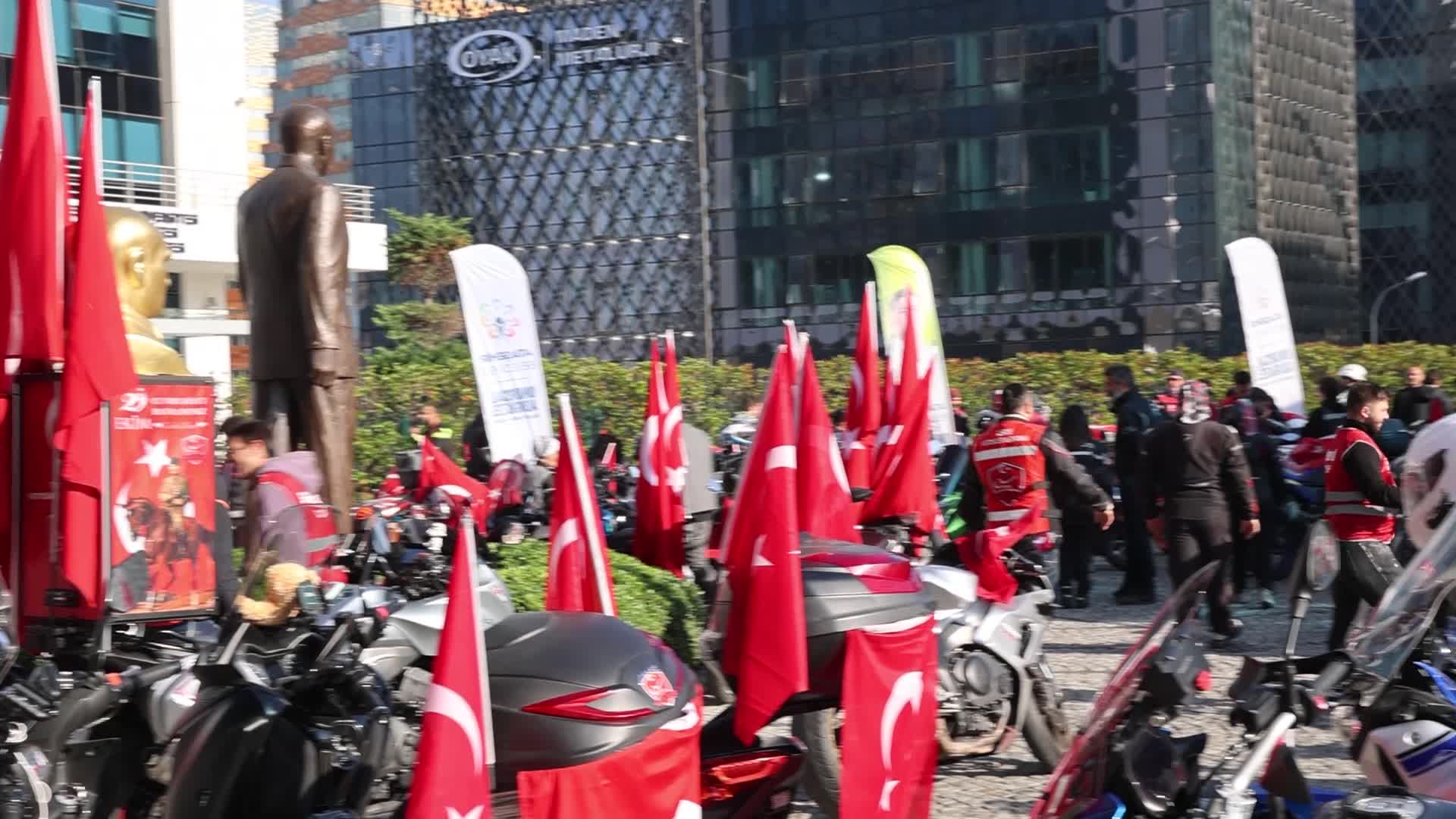 Ataşehir'de Cumhuriyet Konvoyu, 29 Ekim coşkusuna renk kattı