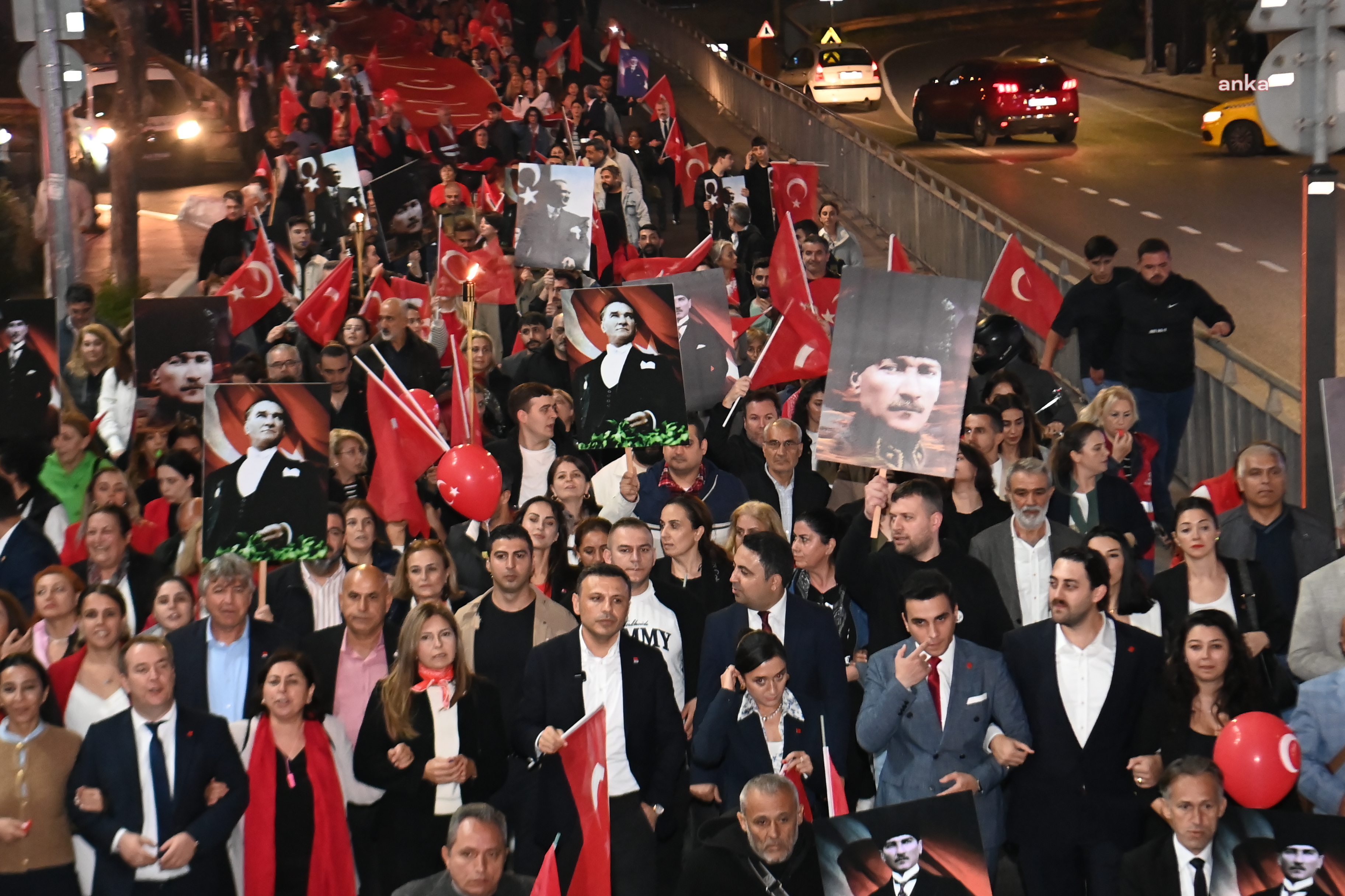 Bakırköy'de Cumhuriyet coşkusu...  "Asla umutsuz olmayacağız"