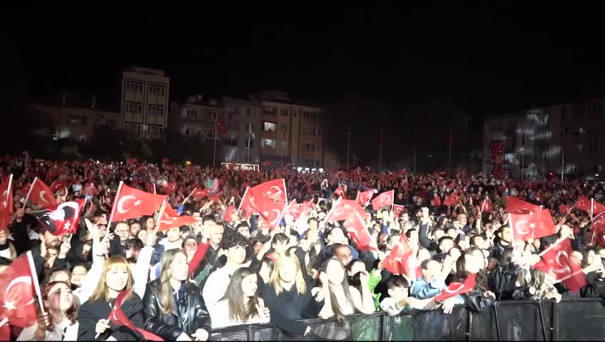 Lüleburgaz Belediyesi'nin Cumhuriyet Bayramı kutlamalarında coşku doruğa çıktı