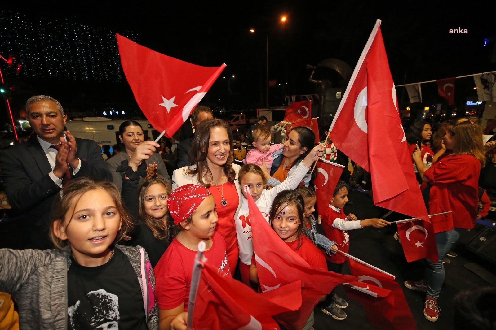 Başkan Ünsal: “Yüreklerimizdeki Cumhuriyet ateşi hiç sönmeyecek”