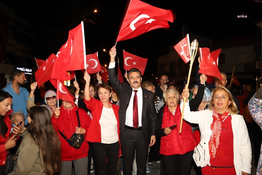 Cumhuriyet'in 101'inci yılı, Dikili'de coşkuyla kutlandı