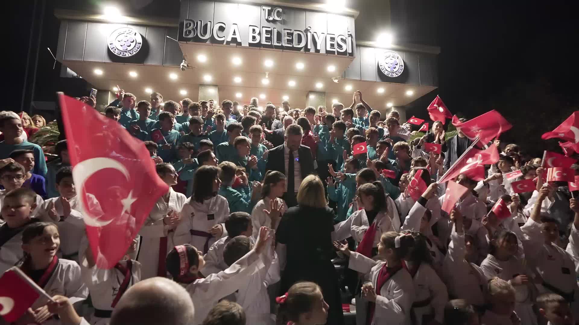 Buca Belediye Başkanı Duman: “Cumhuriyet, insan onuruna yaraşır bir yaşamı nasıl bundan 101 yıl önce kurduysa bugün bunu yine başaracaktır”