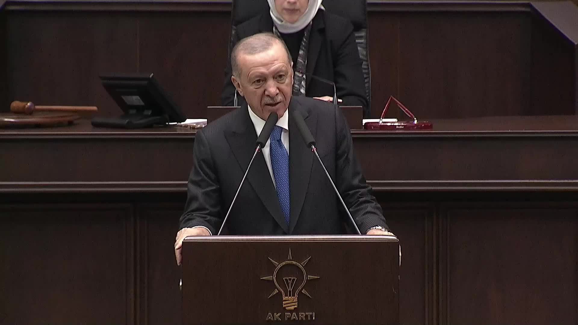 AK Parti grup toplantısı... Cumhurbaşkanı Erdoğan'dan CHP Genel Başkanı Özel'e "Ahmet Özer" tepkisi: Terör örgütü mensupları Esenyurt'u kasıp kavururken bundan niye rahatsız oluyorsun?
