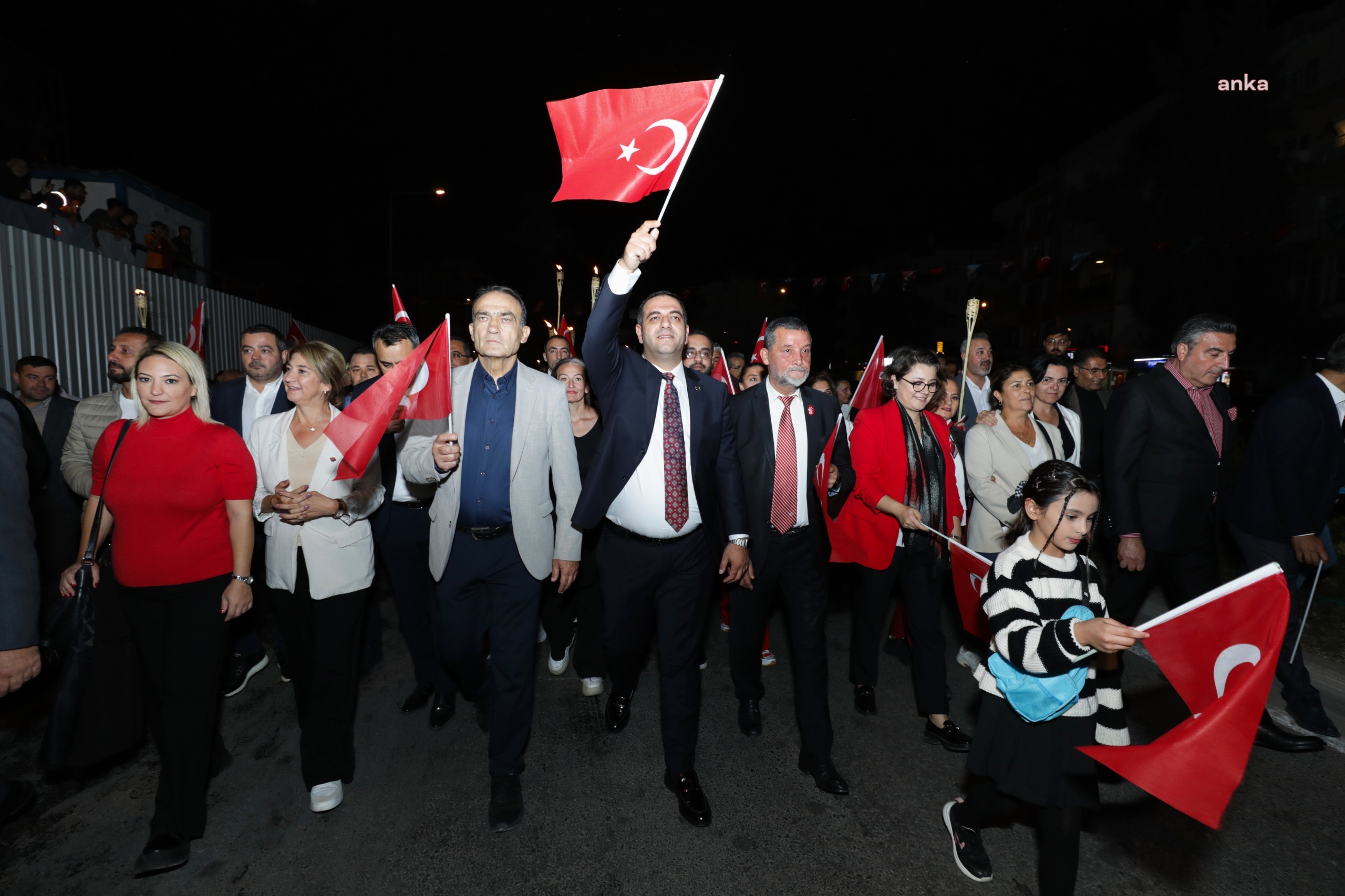 Narlıdere Belediye Başkanı Uzun: "Cumhuriyetimizi koruyacağız, demokrasimizi ilelebet yaşatacağız"