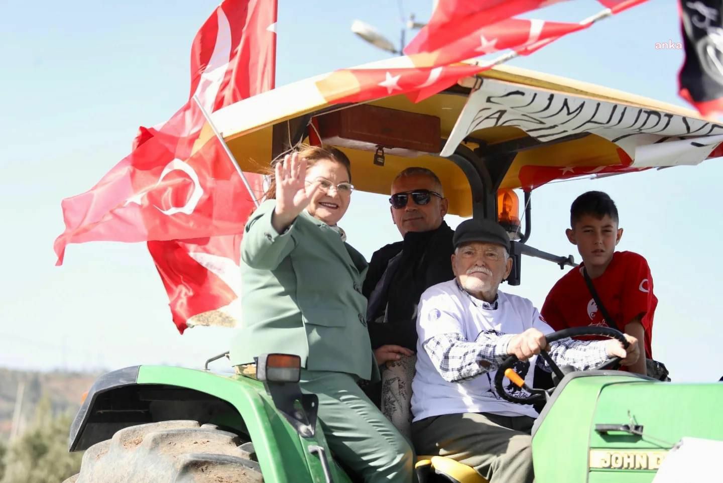 Didim Belediye Başkanı Gençay, traktör konvoyuna katıldı
