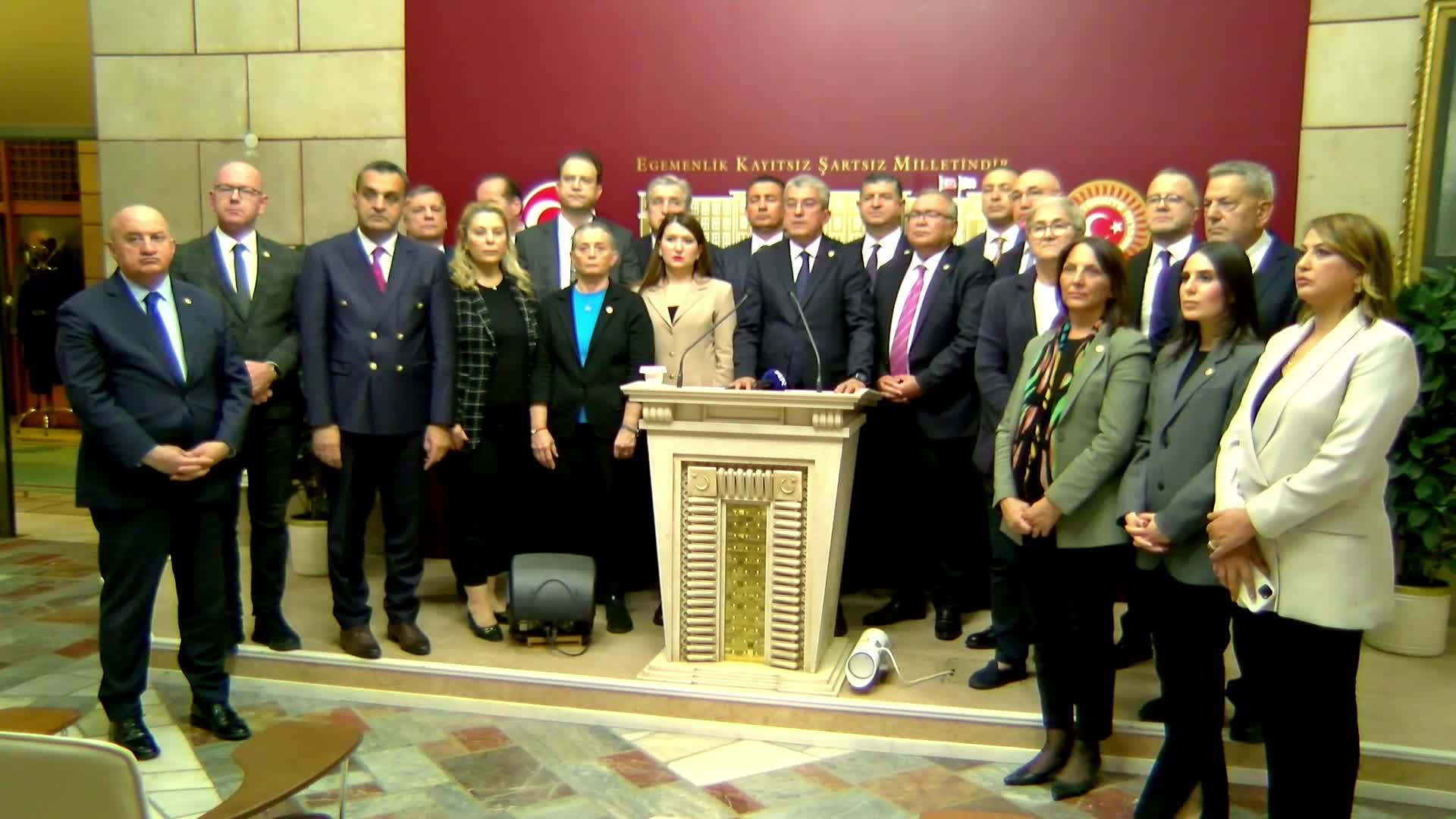 CHP'li milletvekilleriyle TBMM'de açıklama yapan Gökhan Günaydın, İstanbulluları Çağlayan Adliyesi ve Esenyurt Belediyesi önüne çağırdı: "Siyaseti adliye koridorlarından dizayn etmenize fırsat vermeyeceğiz"