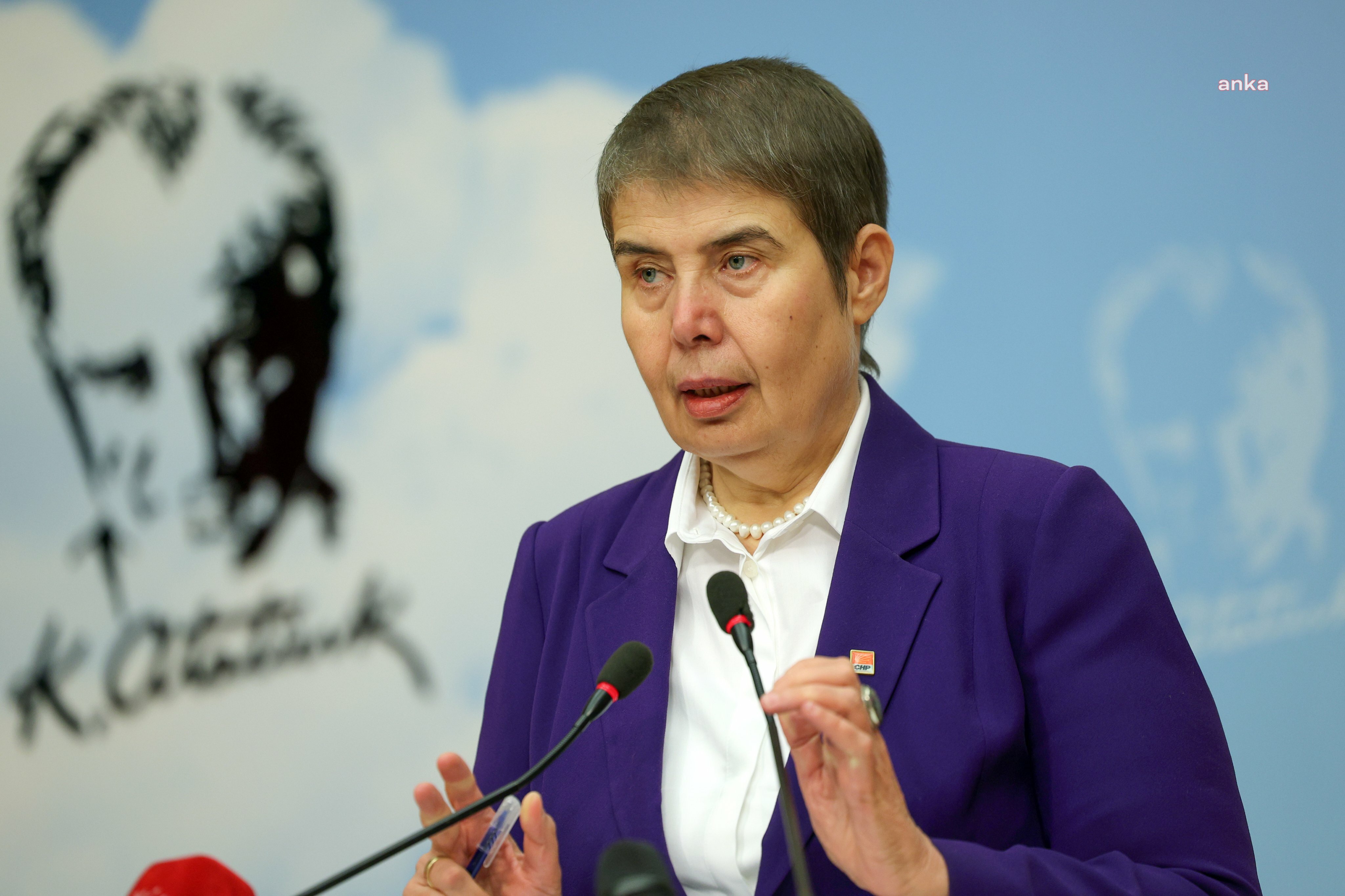 Zeliha Aksaz Şahbaz'dan Esenyurt Belediyesi’ne kayyum atamasına tepki: Halkımızla birlikte Esenyurt’ta sizin çökme politikalarınızın karşısına dikiliyoruz