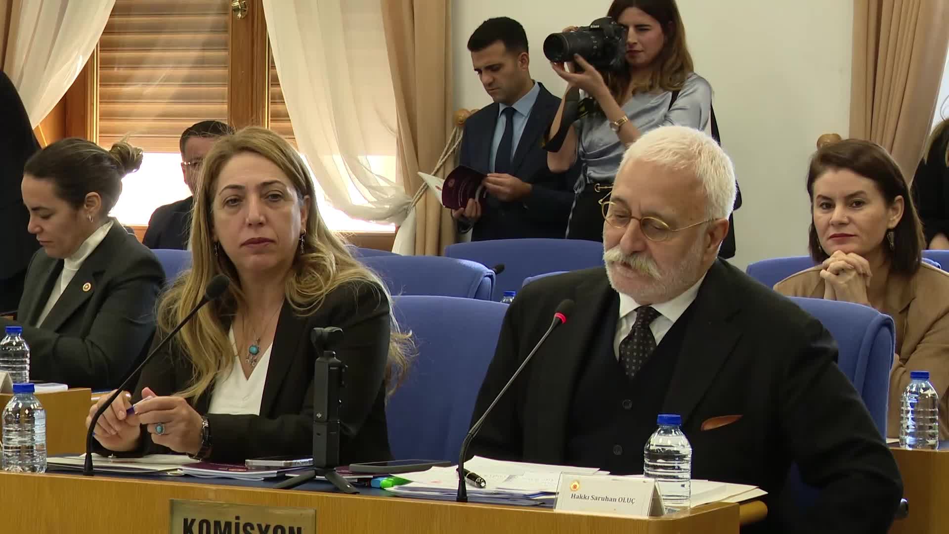 DEM Partili Oluç'tan Ahmet Özer'in tutuklanmasına Plan Bütçe Komisyonu'nda tepki: "Buna sessiz kalarak Meclis bütçesini tartışamayız, açıkça darbe yapılıyor"