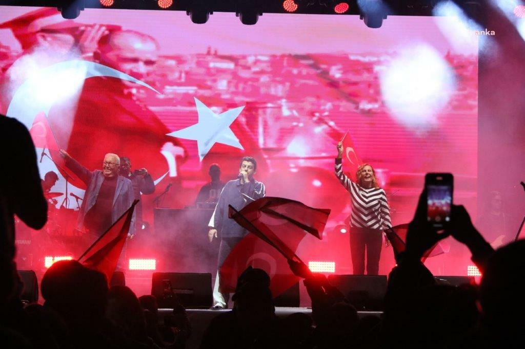 Karadeniz Ereğli’de Cumhuriyet Bayramı coşkusuna, Norm Ender eşlik etti