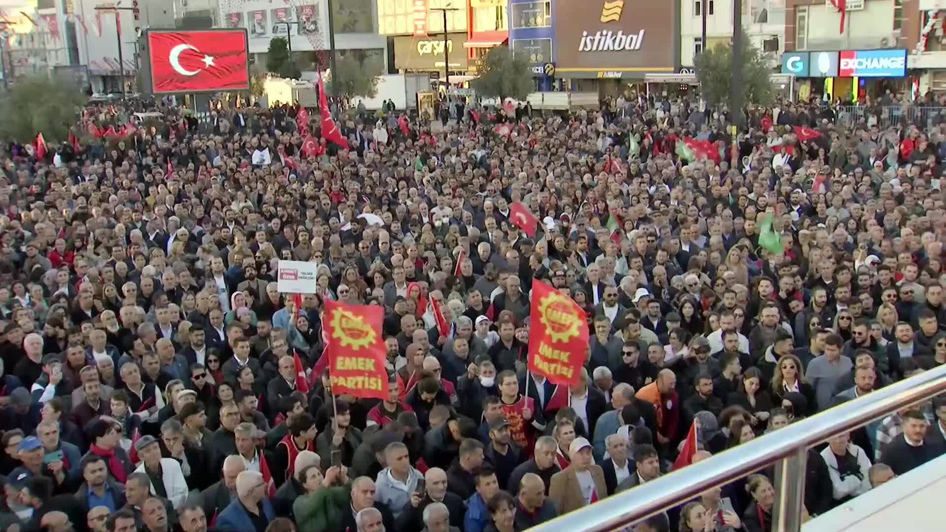 CHP'den kayyuma tepki mitingi... Özgür Özel'den Cumhurbaşkanı Erdoğan'a: “Esenyurt meydan sana sesleniyor, ‘Hükümet istifa’ diyorlar. Milletin hesabı, koltuk hesabını bozacak”
