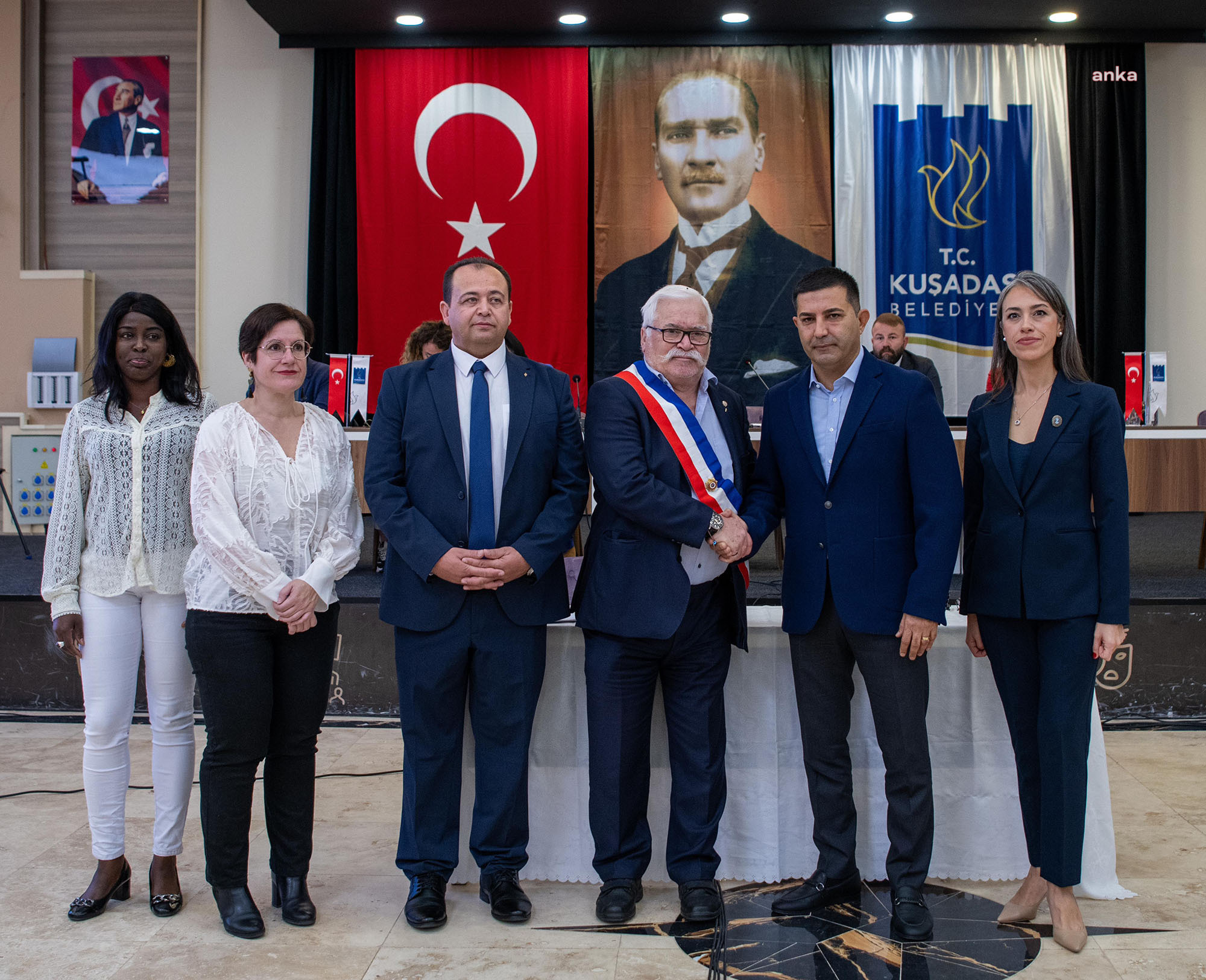 Kuşadası Belediyesi ile Fransa’nın Creil Belediyesi kardeş şehir oldu