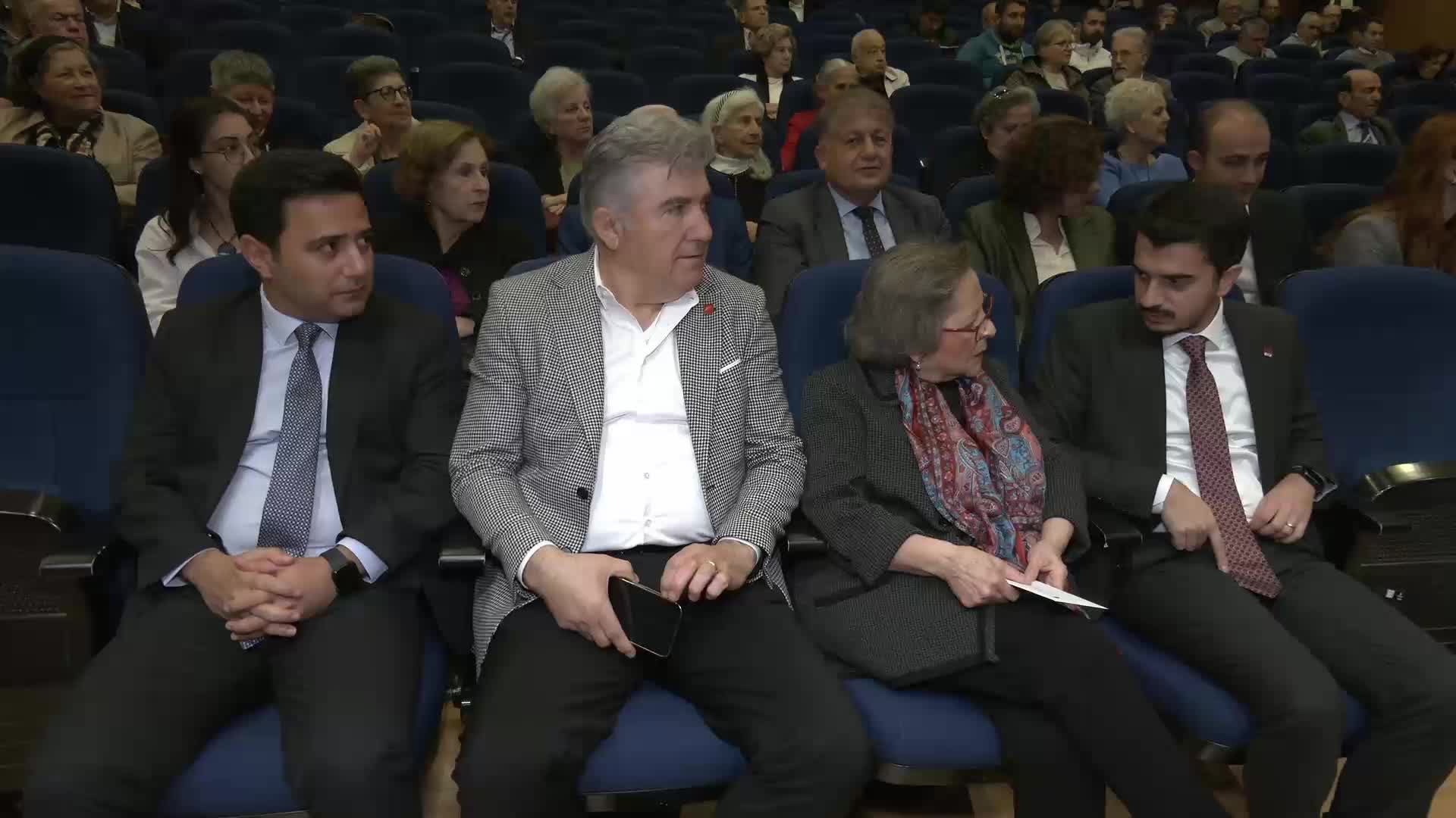 Harf Devrimi'nin 96. Yılı Dil Derneği Emin Özdemir ödülü Gazeteci Serhan Asker'in