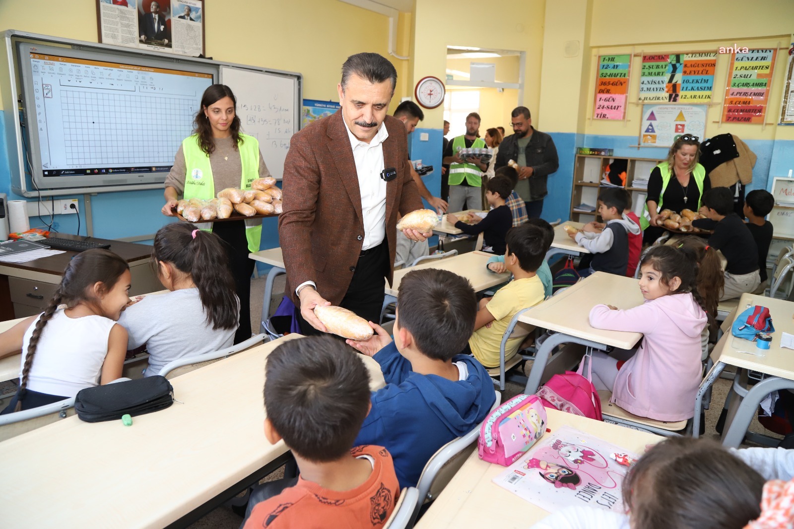 Dikili Belediyesi'nden öğrencilere beslenme desteği