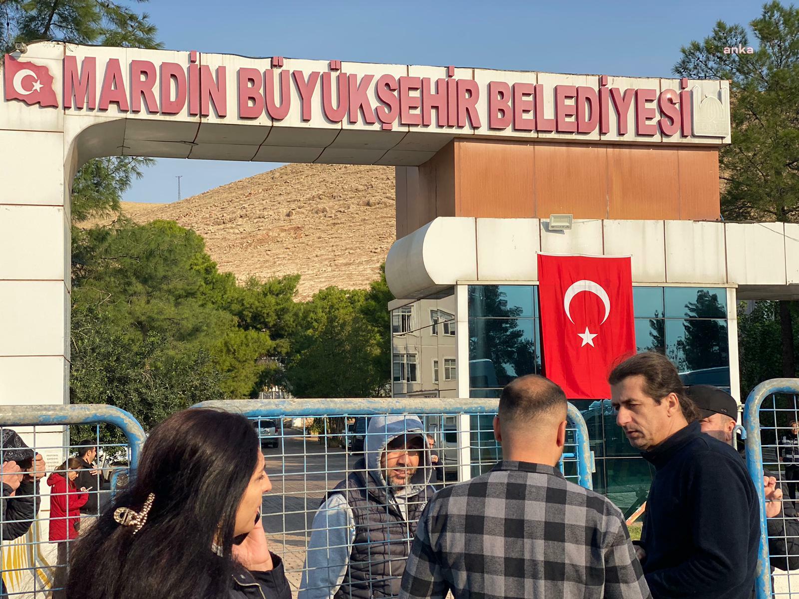 Üçüncü kez kayyum atanan Mardin Büyükşehir Belediyesi’ne girişler kontrollü sağlanıyor