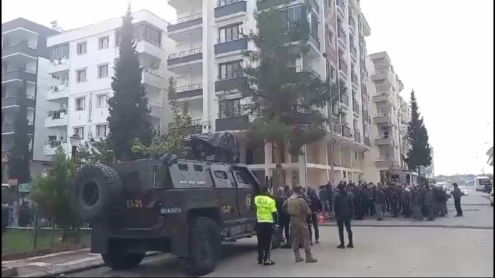 Kayyum atanan Şanlıurfa Halfeti Belediyesi polis kordonuna alındı