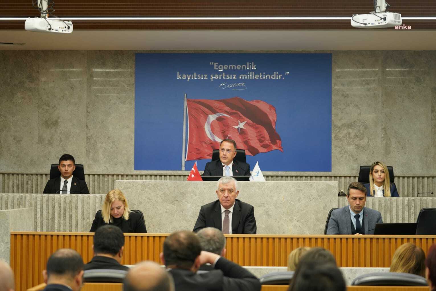 Beylikdüzü Belediye Başkanı Çalık'tan Ahmet Özer'in tutuklanmasına tepki: "6 ay önce seçilmesine müsaade eden sistemin bugün yaptığı, CHP’ye karşı itibar suikastıdır"