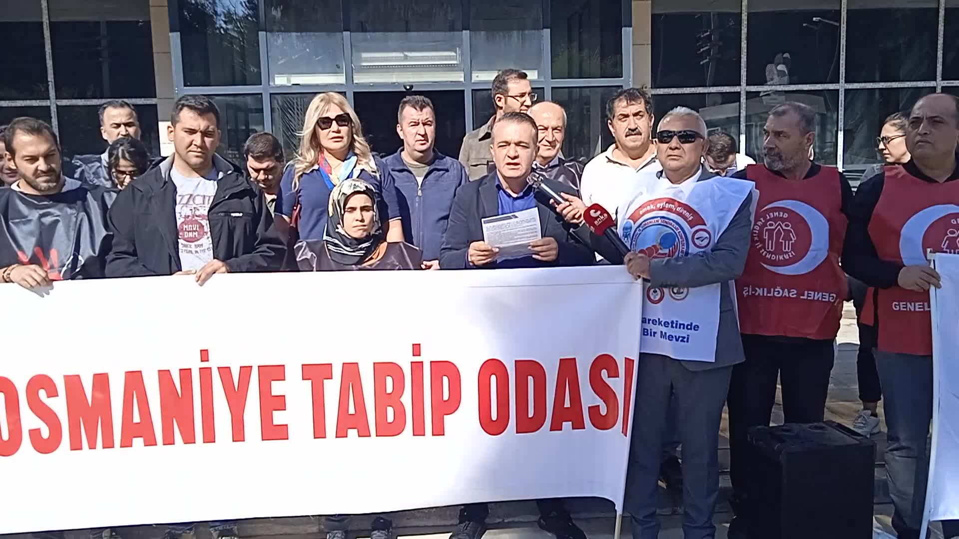 Aile hekimleri, yeni yönetmeliğe karşı iş bıraktı... Osmaniye Tabip Odası Başkanı Cuma Korkmaz: "Yeni yönetmelik halk sağlığı için faydasız performans kriterleri içermektedir"