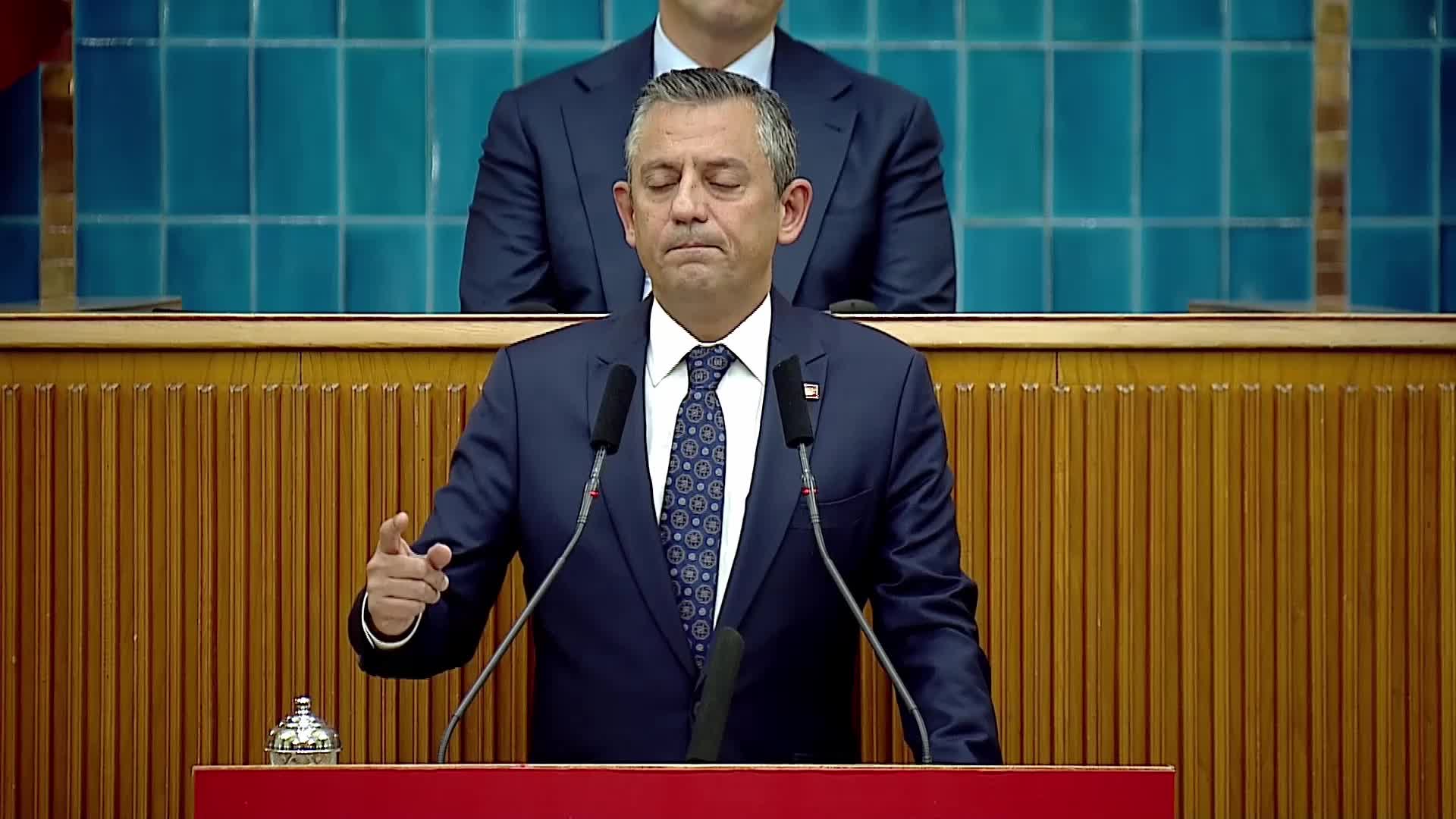 CHP grup toplantısı... Özgür Özel: "Kürt sorunu yoktur, kürk sorunu vardır. Recep Tayyip Erdoğan'ın kürk sorunu vardır"