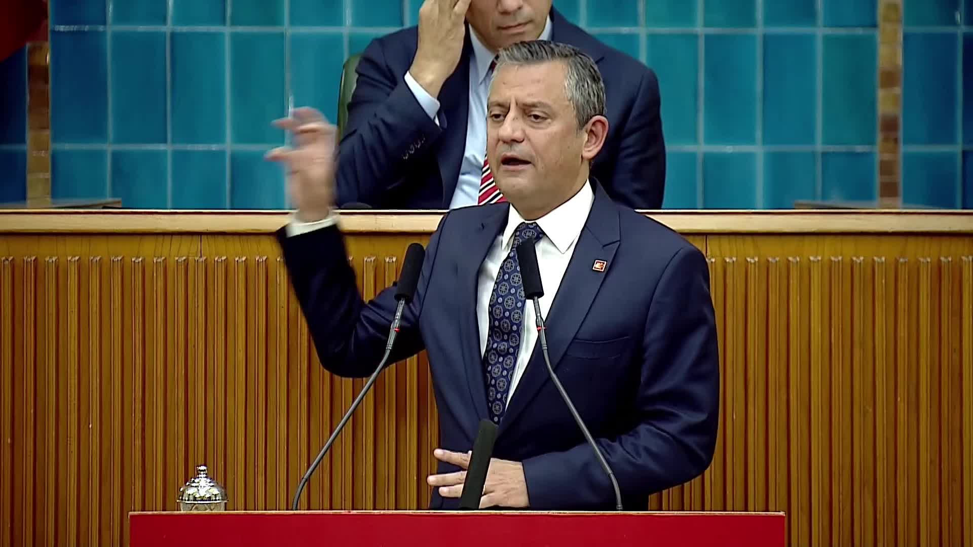 CHP grup toplantısı... Özgür Özel: "PKK'nın TUSAŞ saldırısı eylemi kime yarıyor bunu bir kenarı not edelim, PKK'yı ve bunları tanımak açısından"