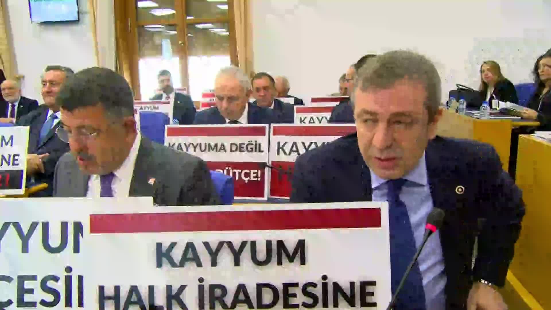 Gençlik bütçesinde “kayyum” tartışması... Ağbaba: ''Ahmet Özer, 10 yıldan beri takip ediliyormuş. 10 yıl geriye gidilerse burada AK Parti Grubu kalmaz''
