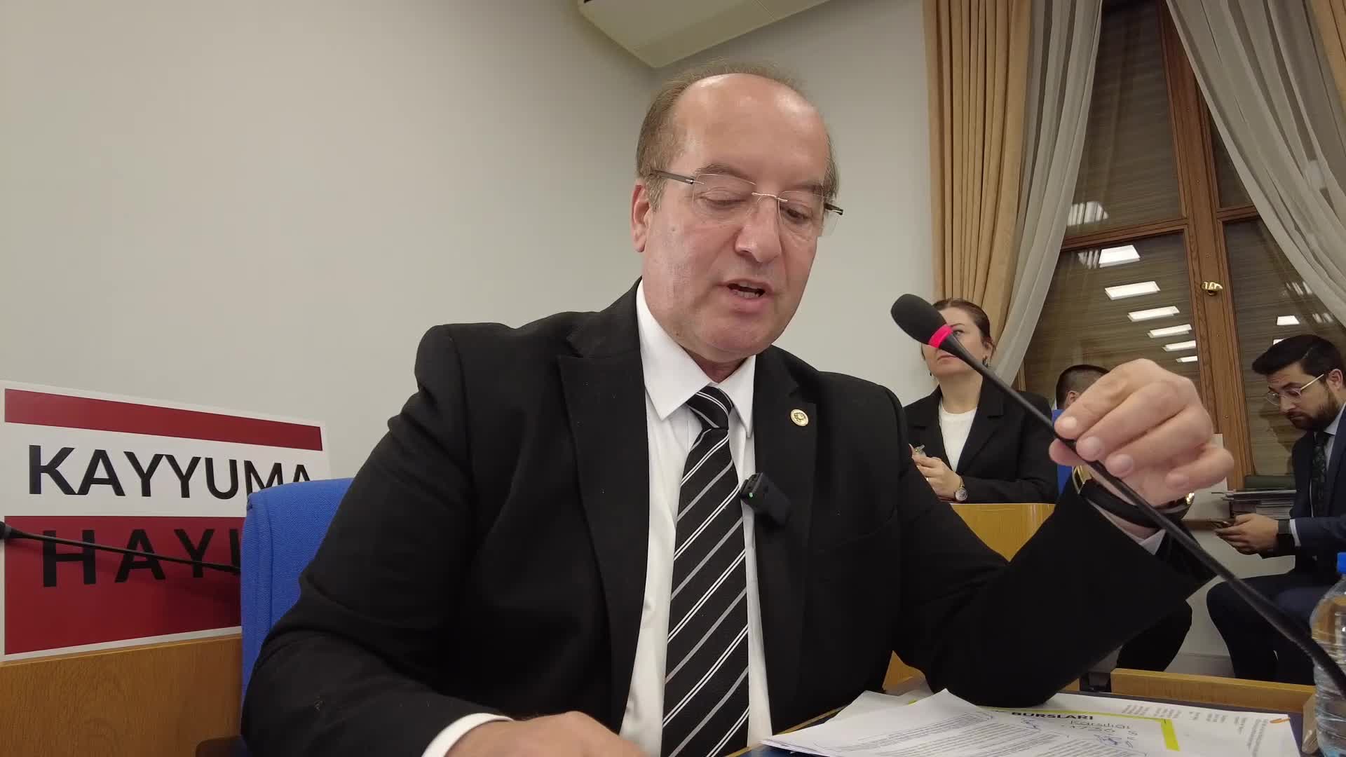 Plan ve Bütçe Komisyonu... Cevdet Akay: “Silinen vergi ana para ve ceza borçları 7,5 milyar lira. Bir taraftan öğrencilerin kullandığı kredilere sadece yapılandırma yapılırken diğer taraftan da bazı şirketlerin vergi borcunun silindiğini görüyoruz”