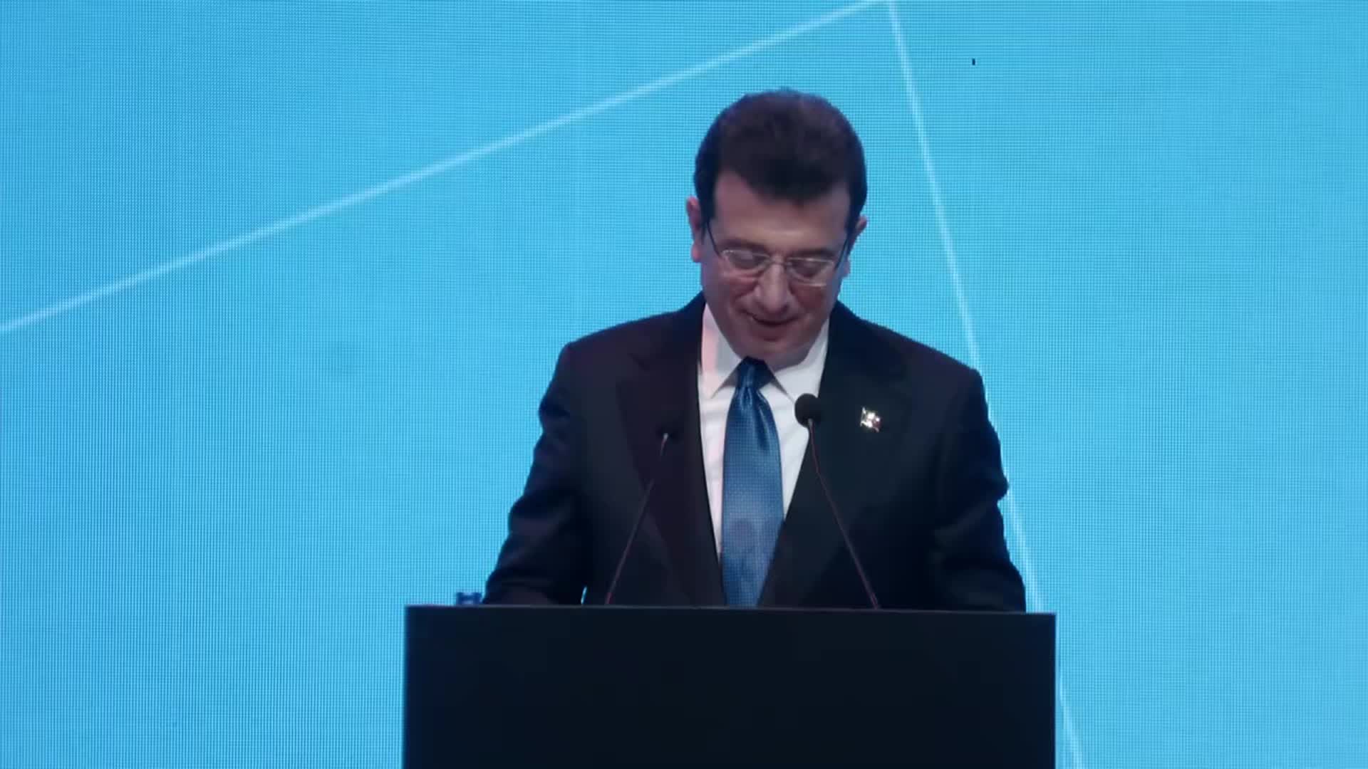 Ekrem İmamoğlu "Brand Week İstanbul" açılışında konuştu: "Görüşemeyen, görüşememesini istismar olarak nitelendirip kabul etmeyen insanlara ısrarla gitmeye devam edeceğim"