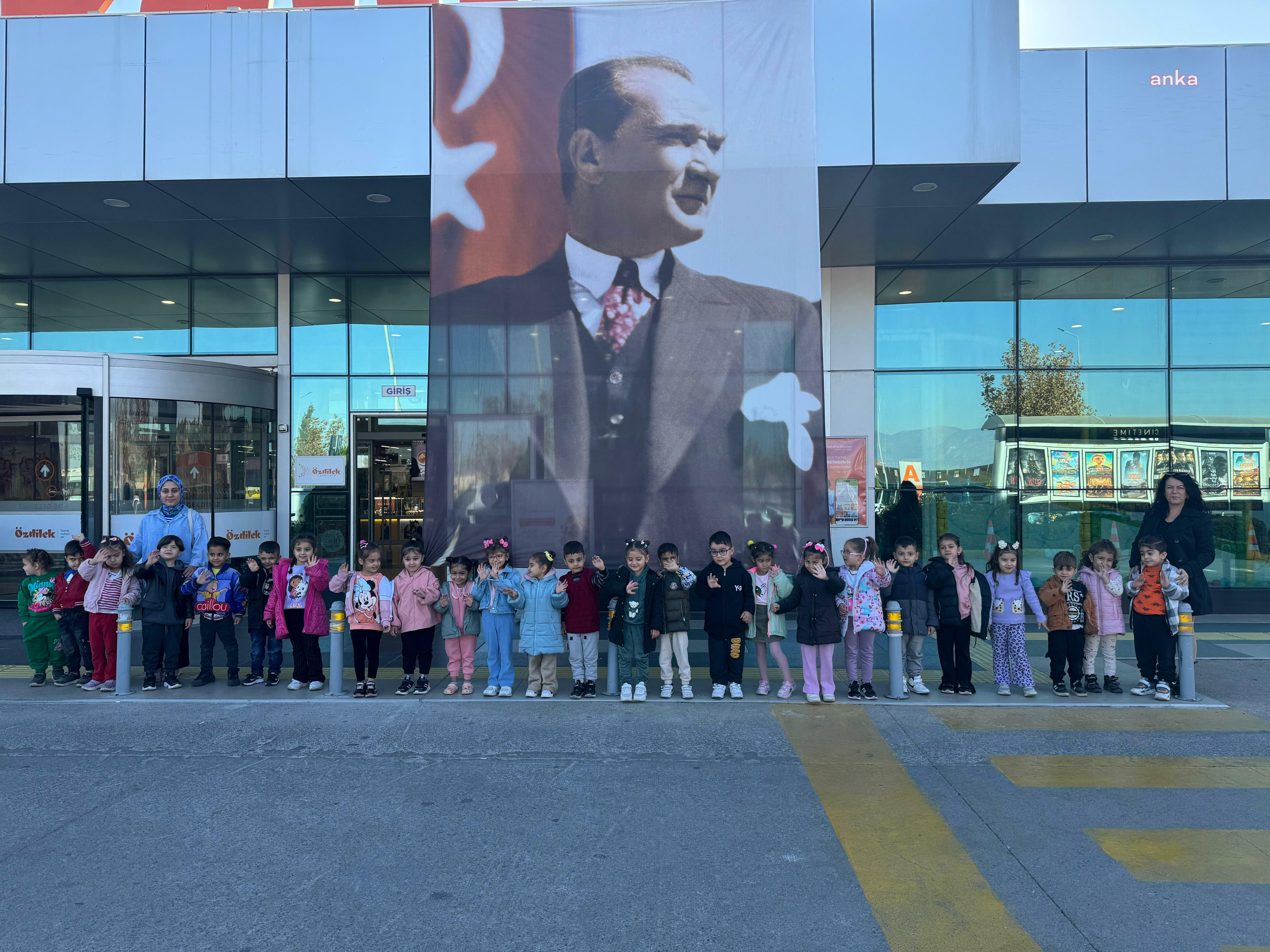 Turgutlu Belediyesi Çocuk Kültür Sanat Merkezi öğrencileri, “Mustafa” filmini İzledi