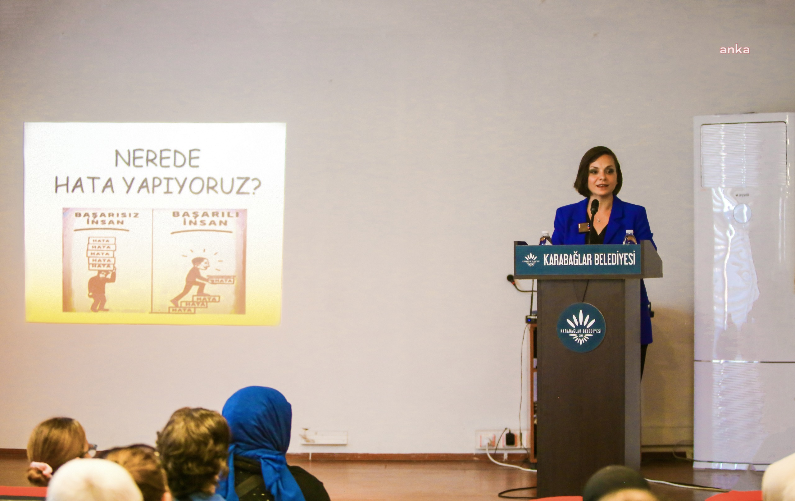 Karabağlar Belediyesi'nin ‘bağımlılıkla mücadele’ seminerleri başladı