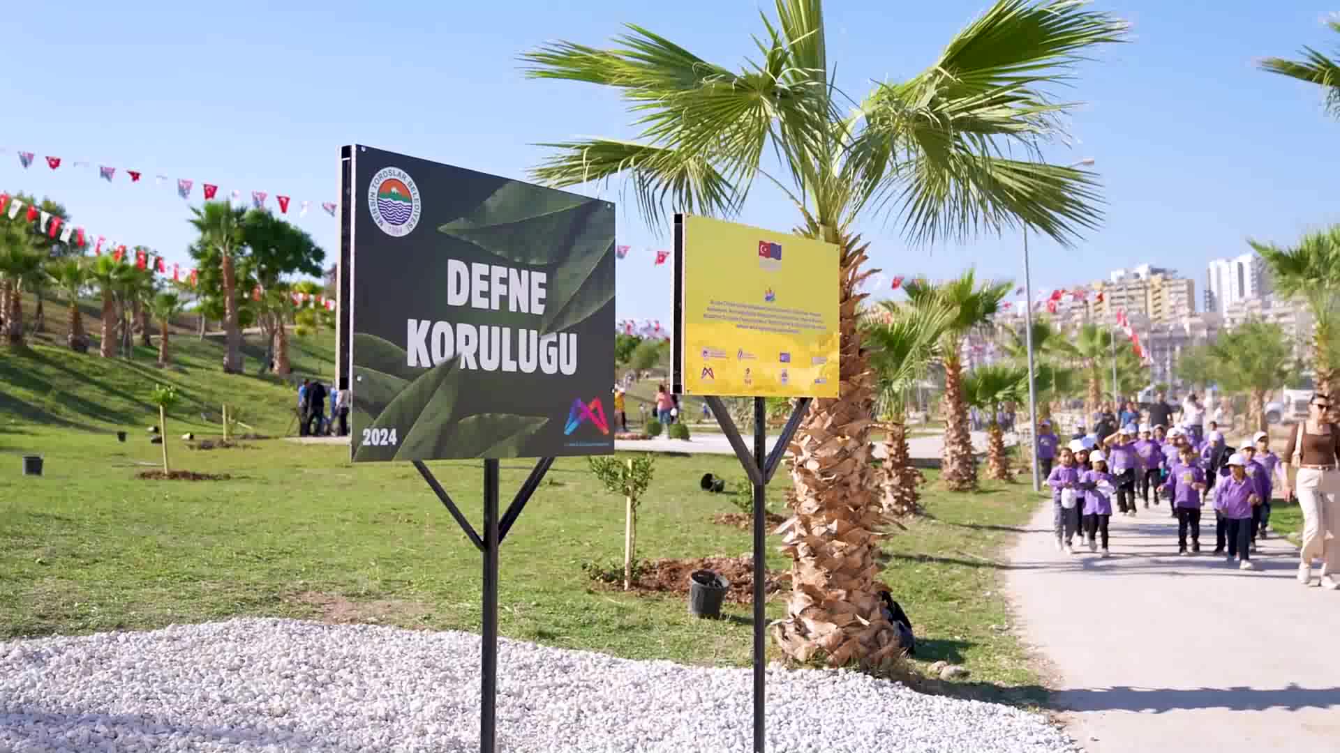 Mersin Büyükşehir Belediyesi'nin projelendirdiği, Toroslar Belediyesi'nin katkı sunduğu Defne Koruluğu açıldı