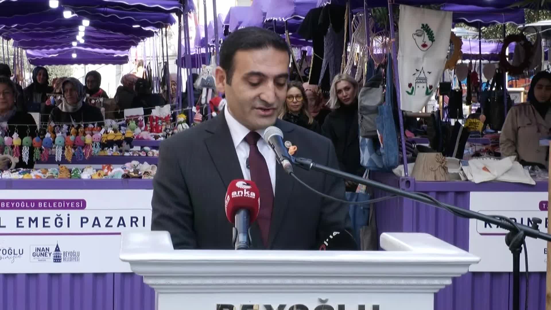 Yeşilçam Sokağı'nda engellenen "Kadın El Emeği Pazarı" Şişhane Meydanı'nda açıldı