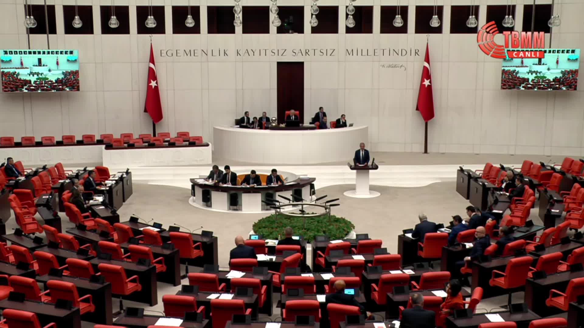 Veli Ağbaba: "Trump sizin dostunuz olabilir ama katliamlara, mazlumlara kurşun sıkanlar bizim dostumuz değil"