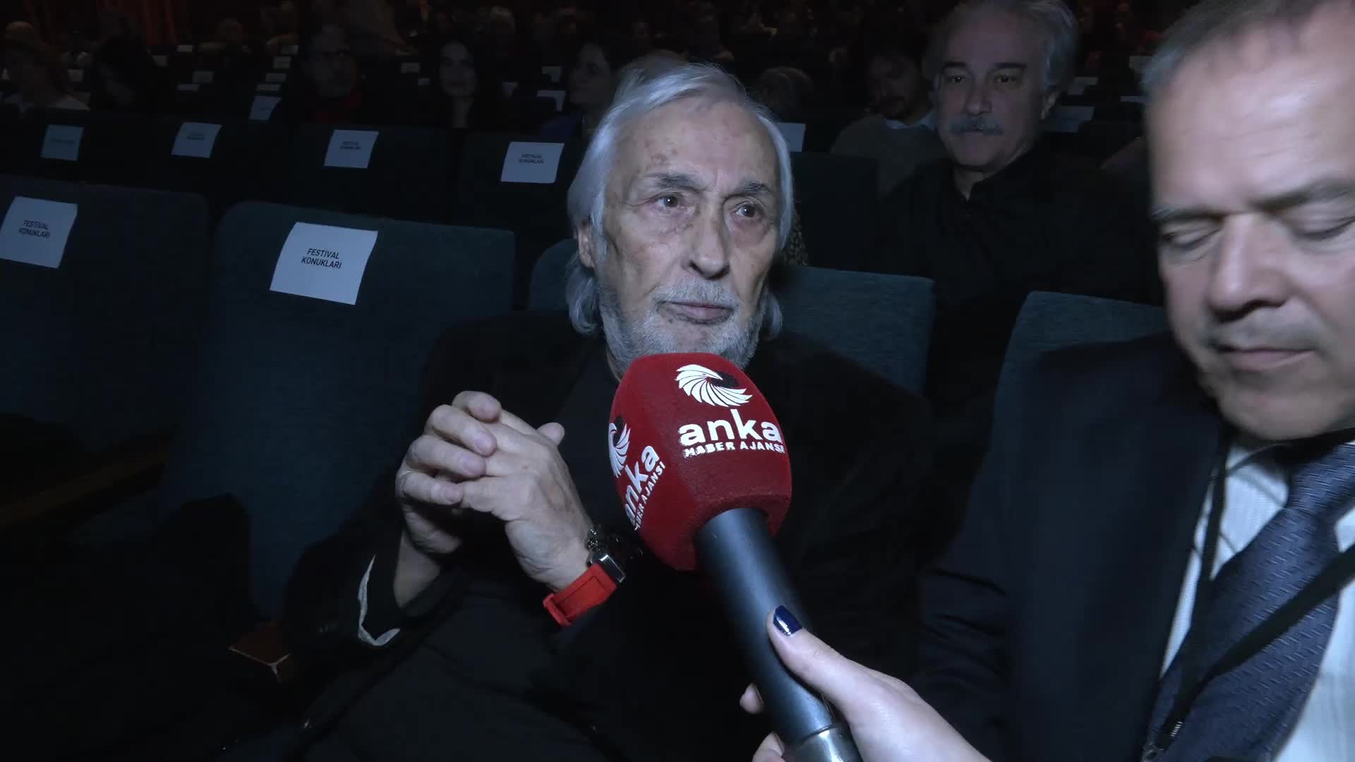 Müjdat Gezen: "Mizahı, şakayı kaldırmak zorundalar. Bir Cumhurbaşkanı önüne gelene hakaret ediyor, ona eleştiri yaptığınızda suçlu sayılıyorsunuz"