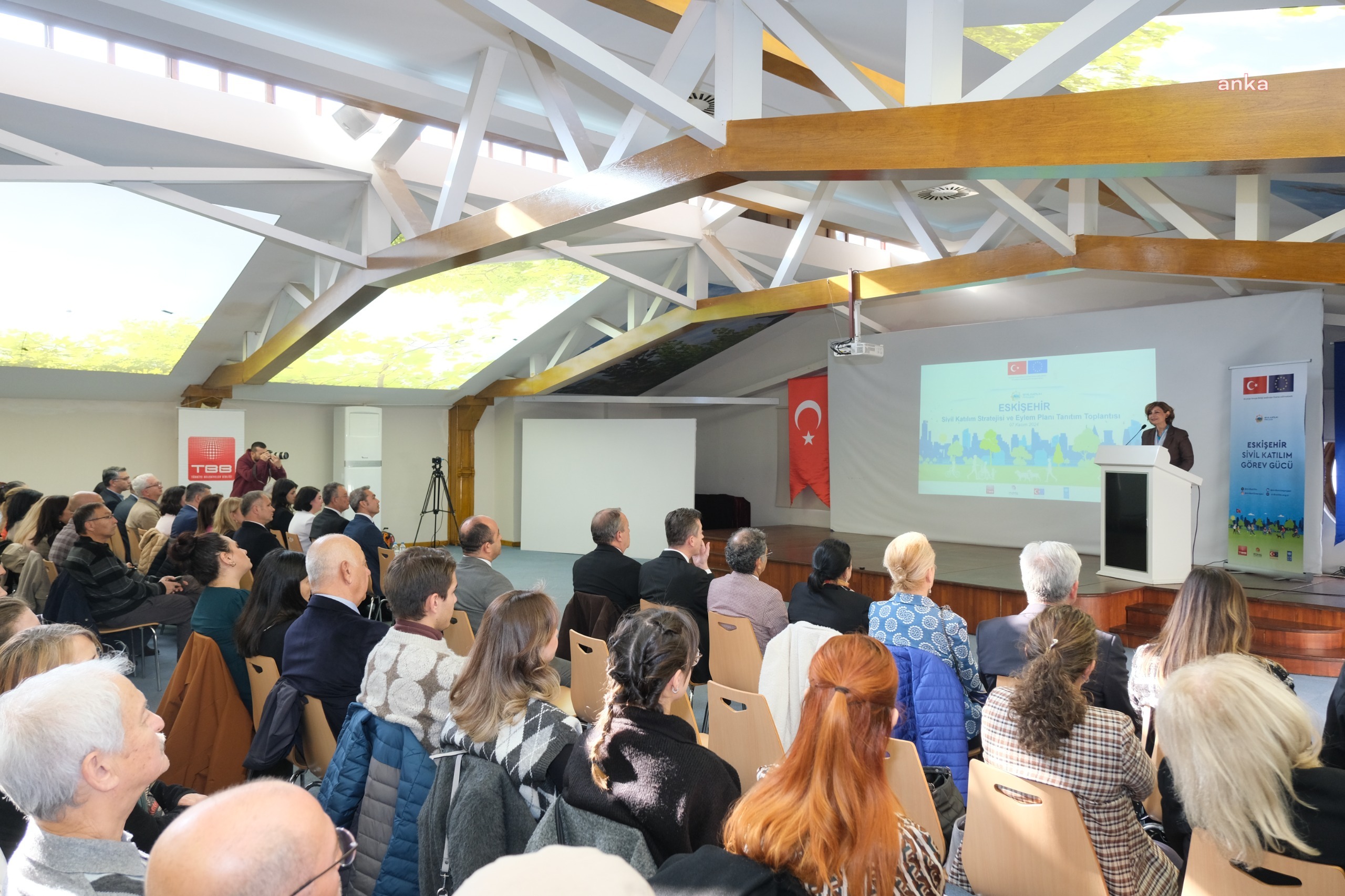 Eskişehir Büyükşehir Belediye Başkanı Ünlüce: "Eskişehir’in bütün dinamikleriyle hareket ediyoruz"