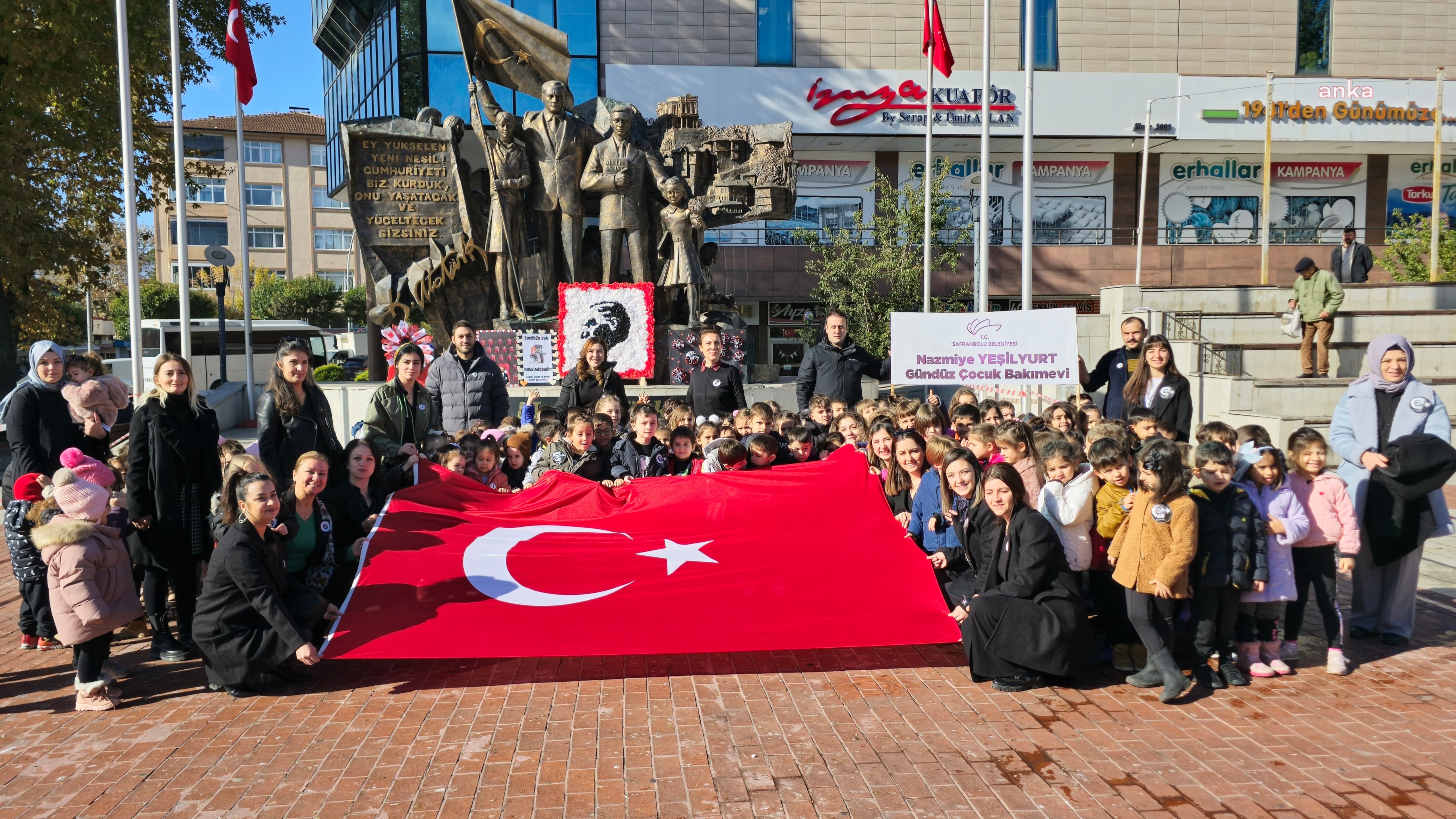 Safranbolu'da minik öğrenciler Atatürk'ü andı
