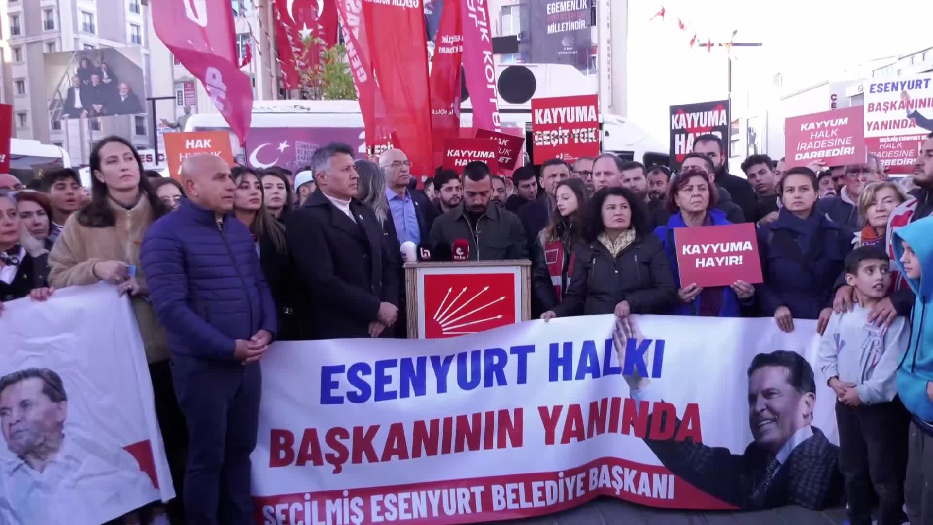 CHP Genel Başkan Yardımcısı Deniz Yavuzyılmaz: "Barikatı kuranlar aslında Esenyurt Belediyesine kendilerini kilitlemiş durumdalar"