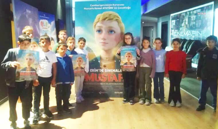 Minik öğrencinin seçim vaadi gerçek oldu... "Mustafa" filmini beyaz perdede izlediler