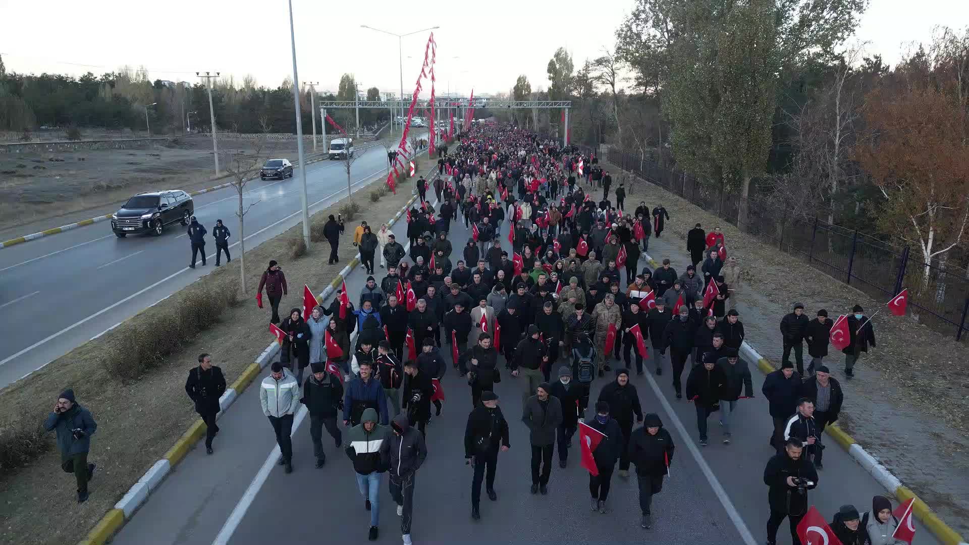 Erzurum'da Aziziye Savunması'nın 147'nci yılı 'Ecdada Saygı Yürüyüşü' ile kutlandı