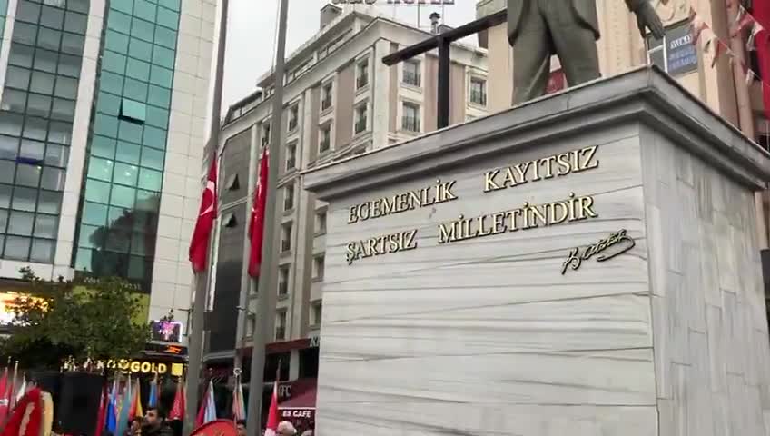 İstanbul'da kayyuma protesto... Esenyurt Belediye Başkanlığı'na getirilen Can Aksoy, Atatürk'ü anma töreninde protesto edildi