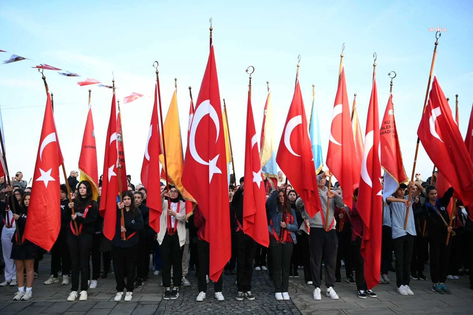 Büyük Önder Atatürk, Kuşadası'nda anıldı